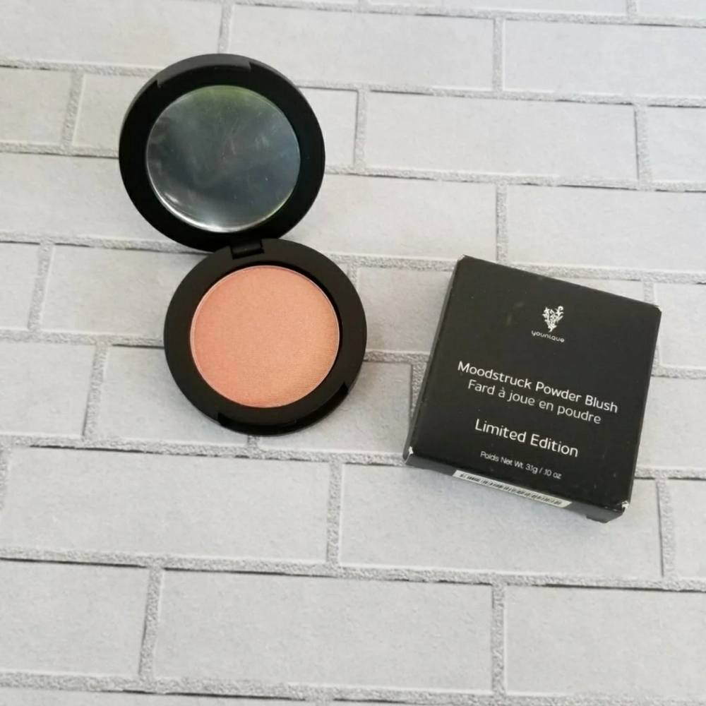 Younique Moonstruck Powder Blush Limited Edition